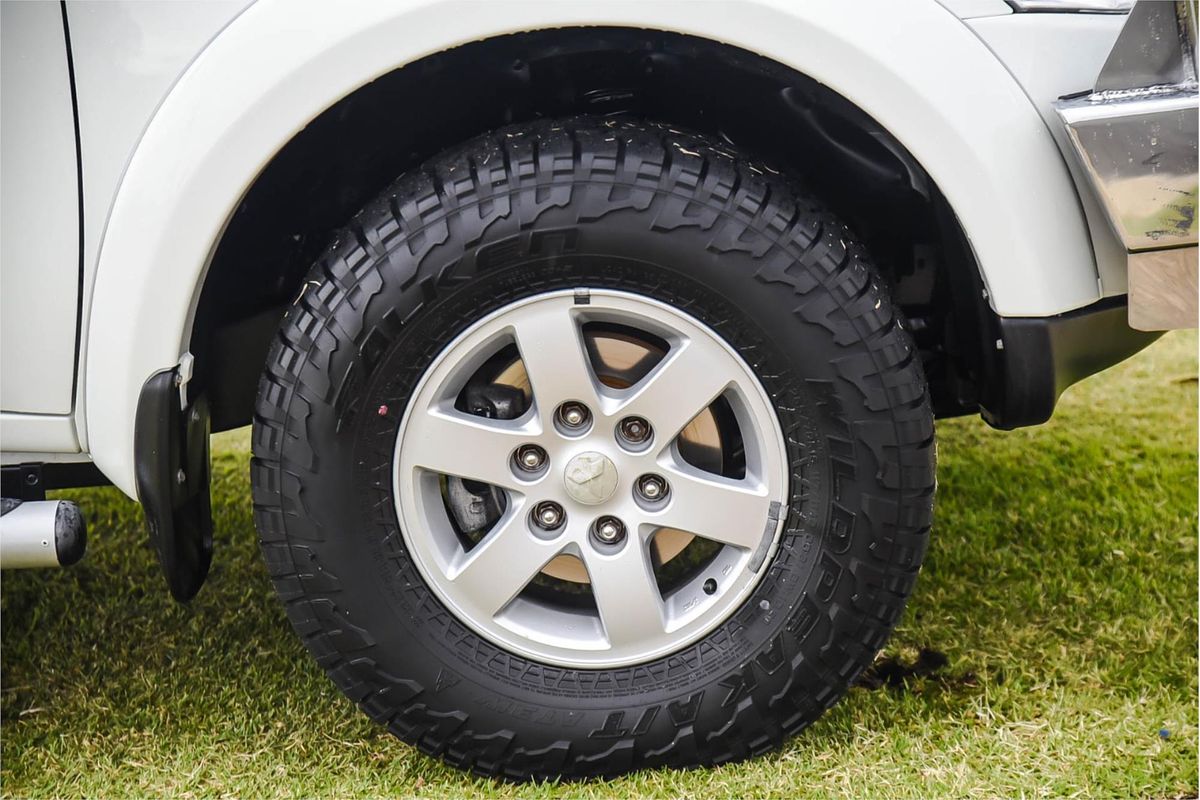 2011 Mitsubishi Challenger PB
