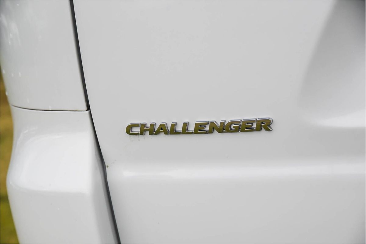 2011 Mitsubishi Challenger PB