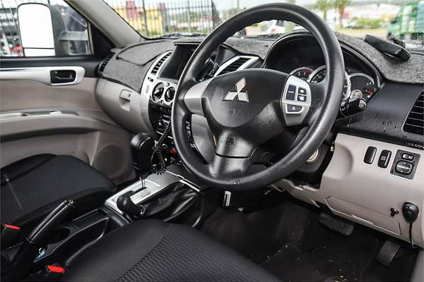 2011 Mitsubishi Challenger PB