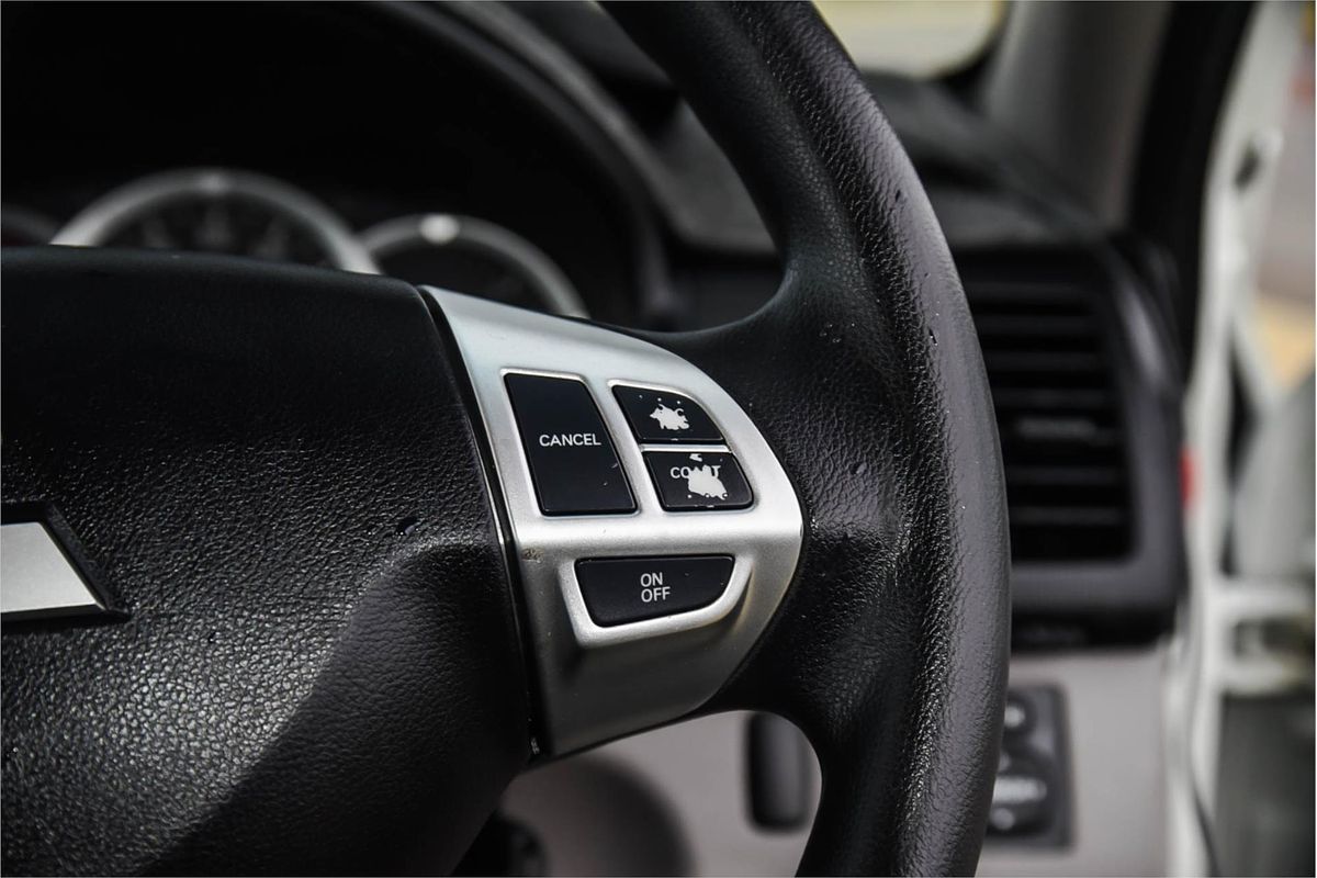 2011 Mitsubishi Challenger PB