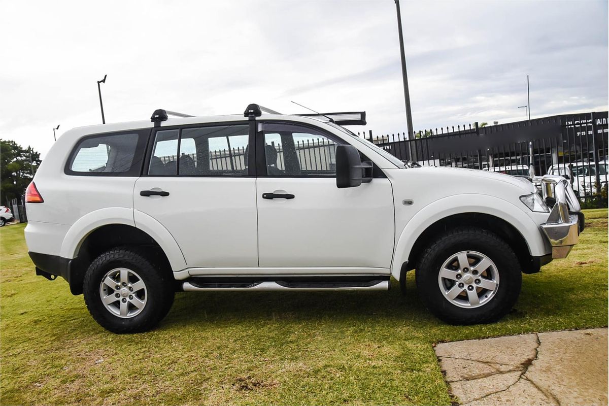 2011 Mitsubishi Challenger PB