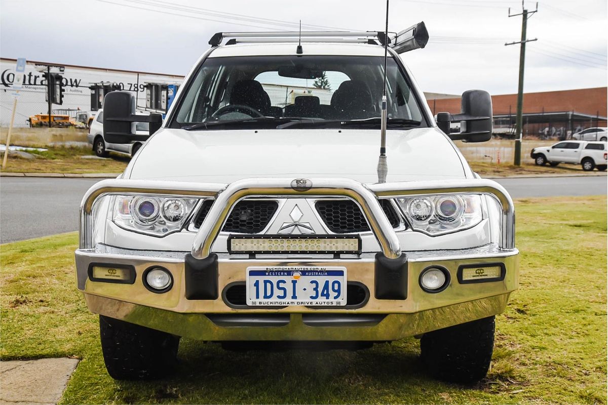 2011 Mitsubishi Challenger PB