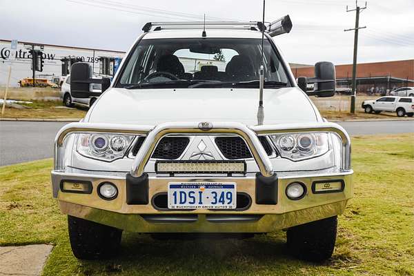 2011 Mitsubishi Challenger PB