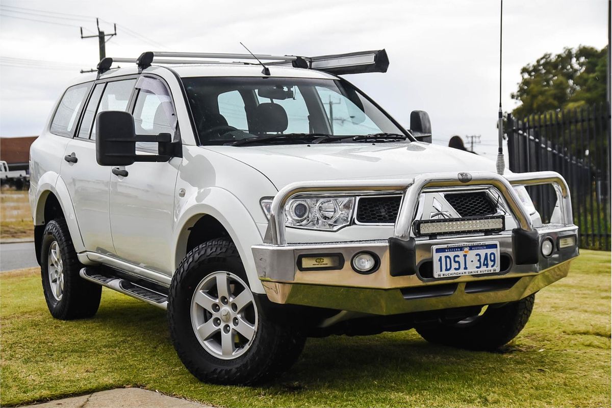 2011 Mitsubishi Challenger PB
