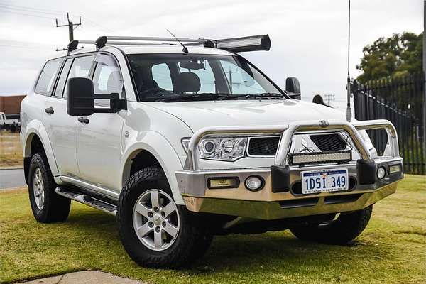 2011 Mitsubishi Challenger PB