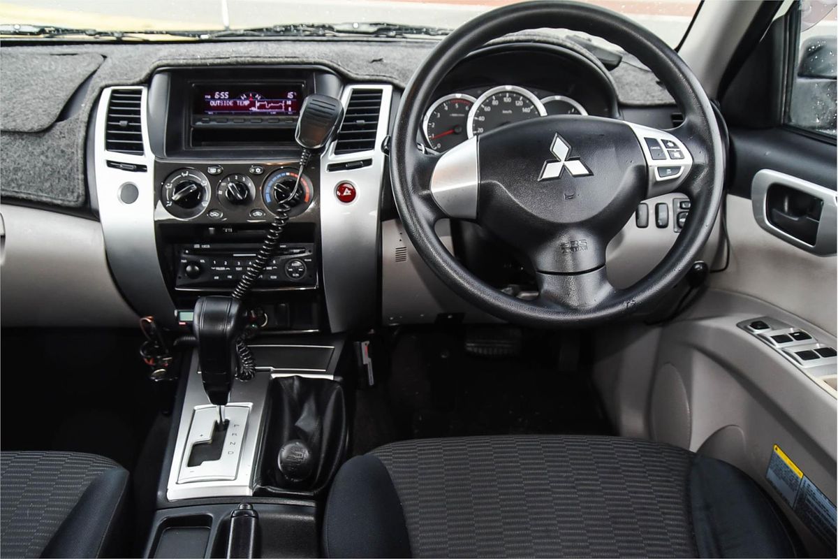 2011 Mitsubishi Challenger PB