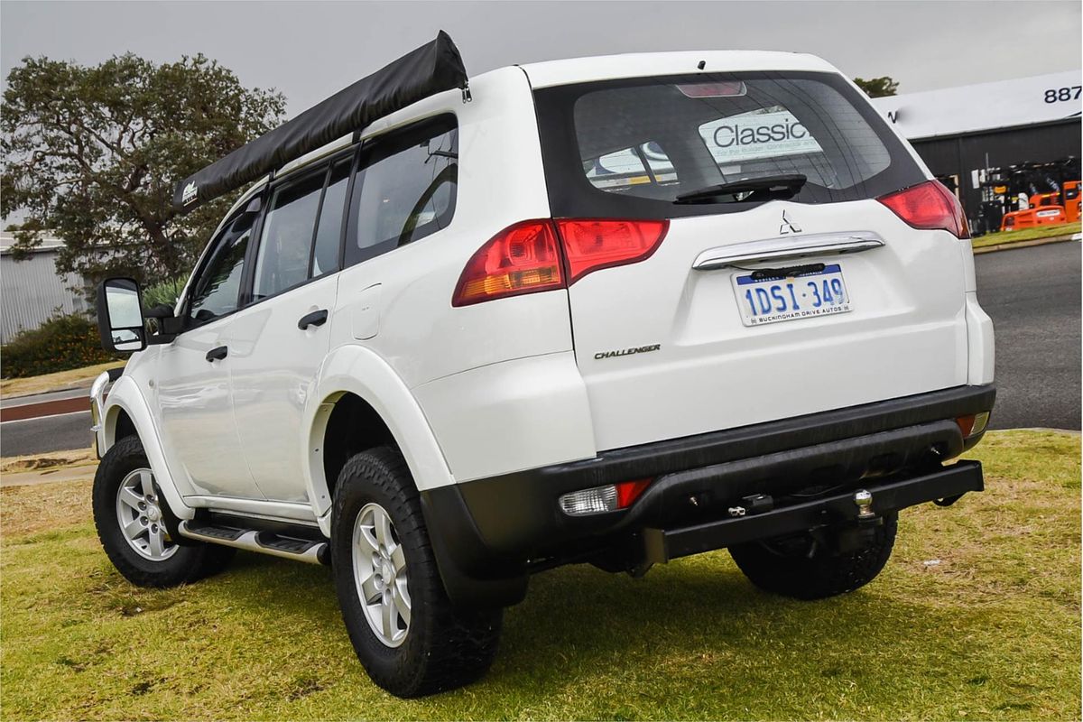 2011 Mitsubishi Challenger PB