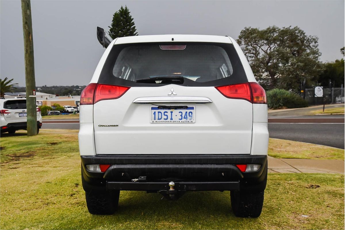 2011 Mitsubishi Challenger PB