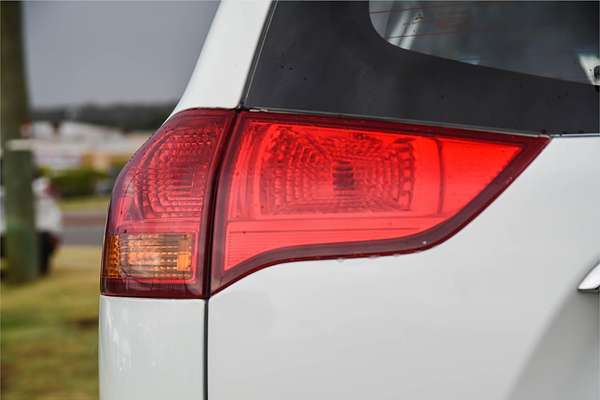 2011 Mitsubishi Challenger PB