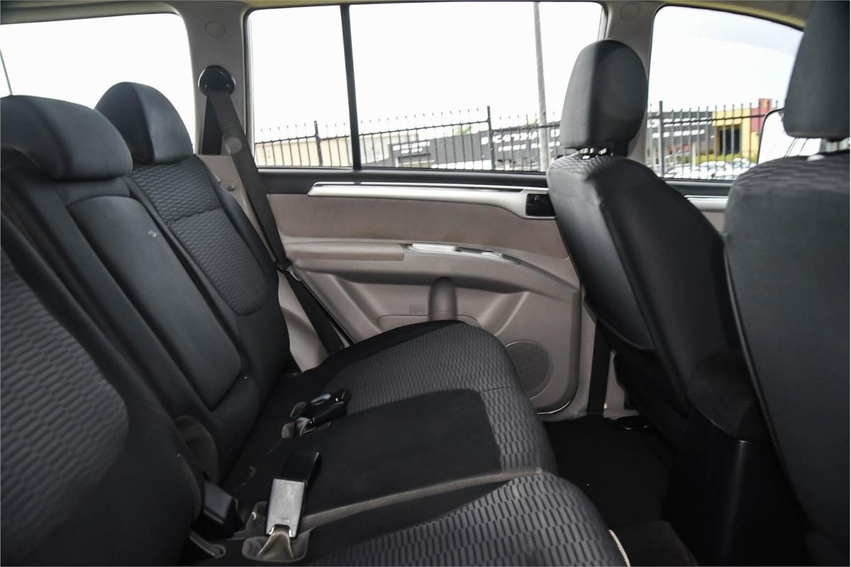 2011 Mitsubishi Challenger PB