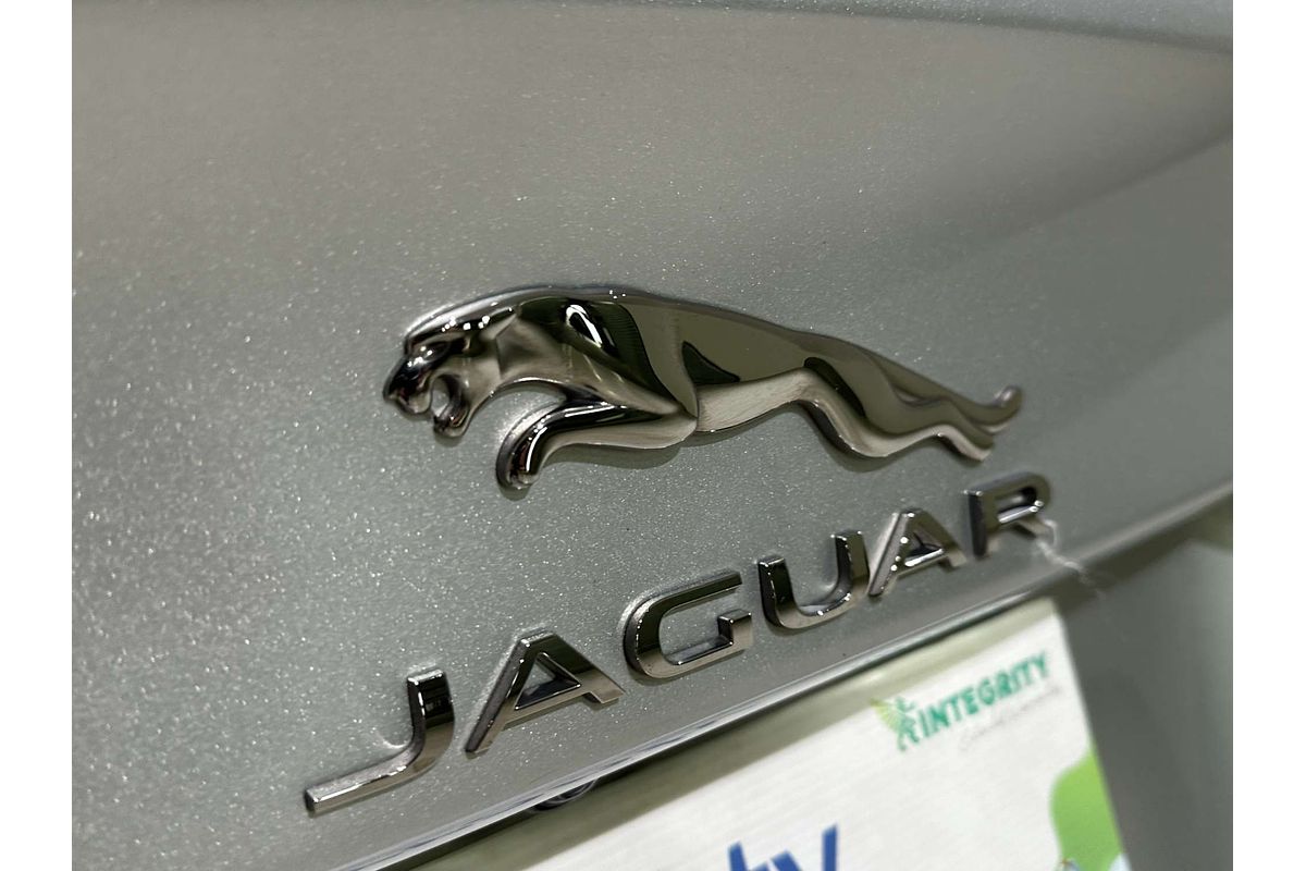 2019 Jaguar XE P300 R-Dynamic SE X760