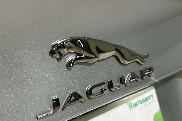2019 Jaguar XE P300 R-Dynamic SE X760