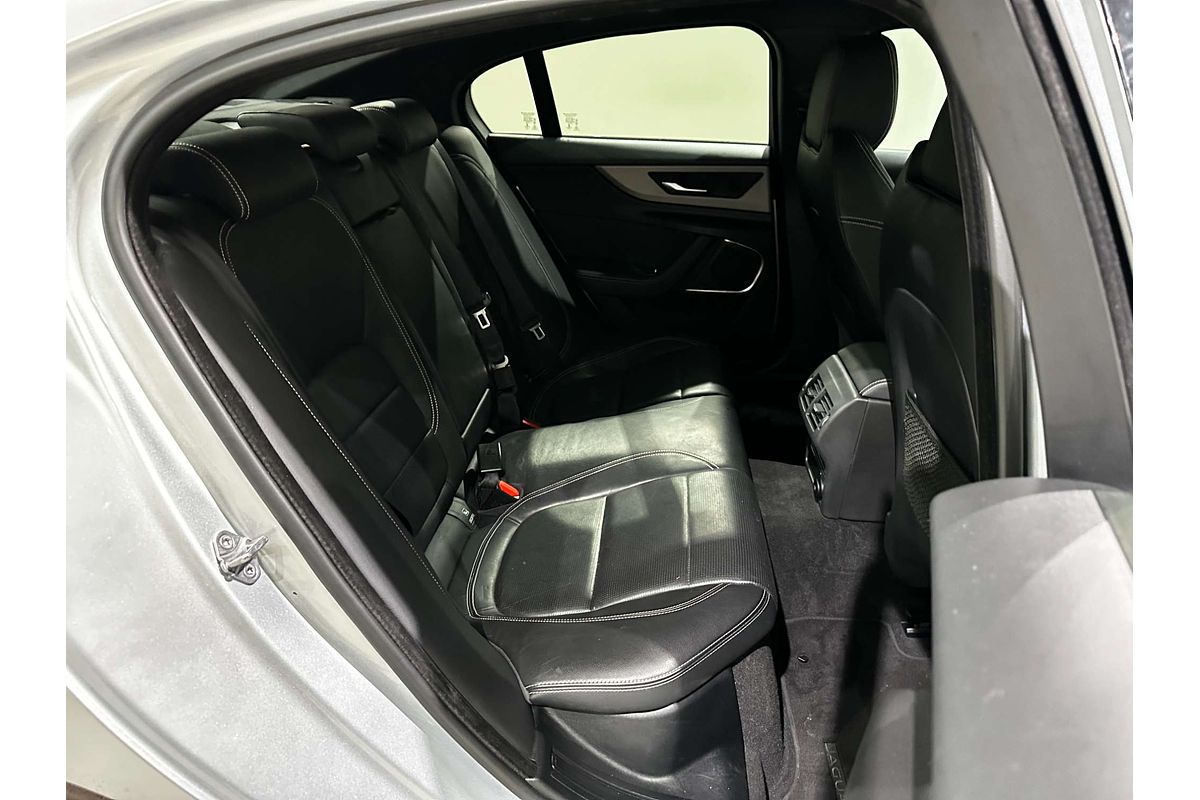 2019 Jaguar XE P300 R-Dynamic SE X760