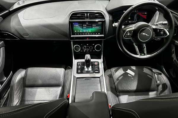 2019 Jaguar XE P300 R-Dynamic SE X760