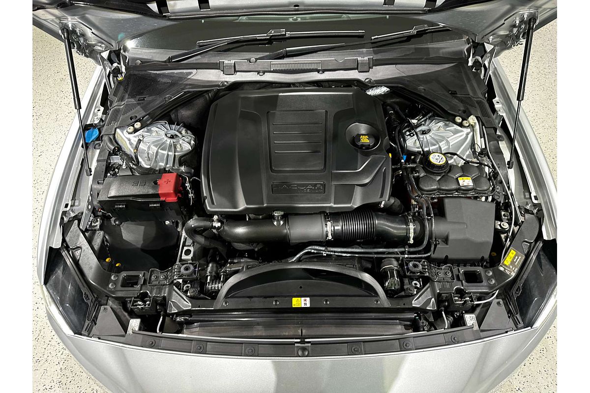 2019 Jaguar XE P300 R-Dynamic SE X760