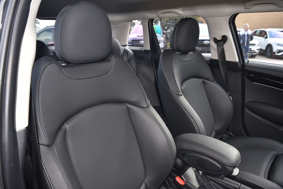 2023 MINI Hatch Cooper S Classic F55 LCI-2