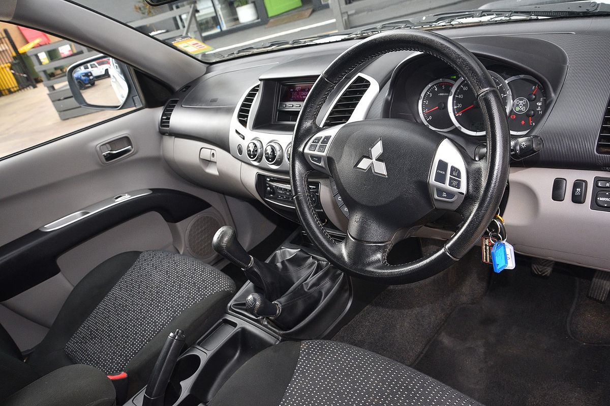 2014 Mitsubishi Triton GLX-R MN 4X4