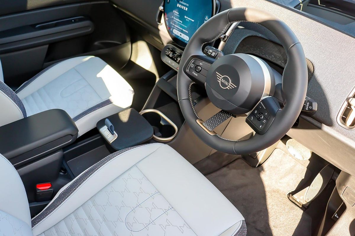 2024 MINI Countryman E Classic U25