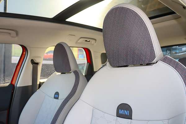 2024 MINI Countryman E Classic U25
