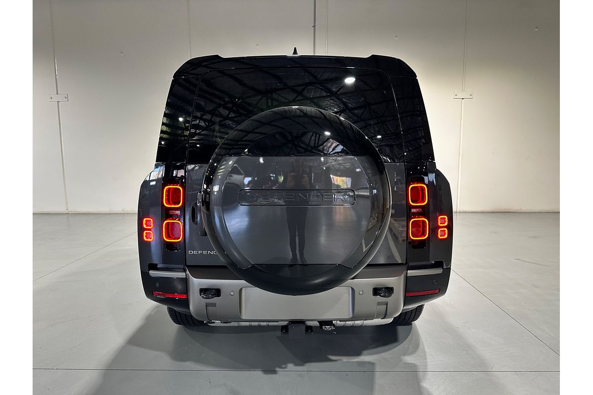 2025 Land Rover Defender 130 D350 X-Dynamic SE L663