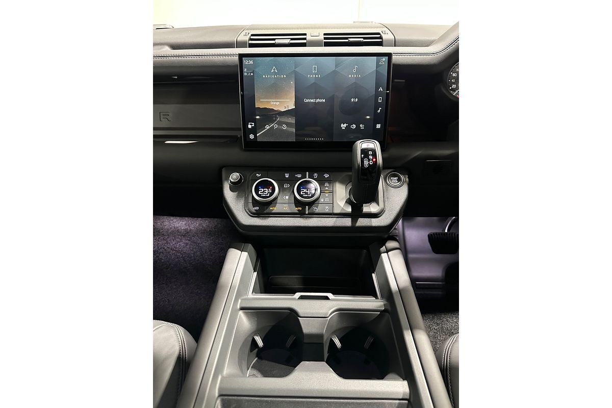 2025 Land Rover Defender 130 D350 X-Dynamic SE L663