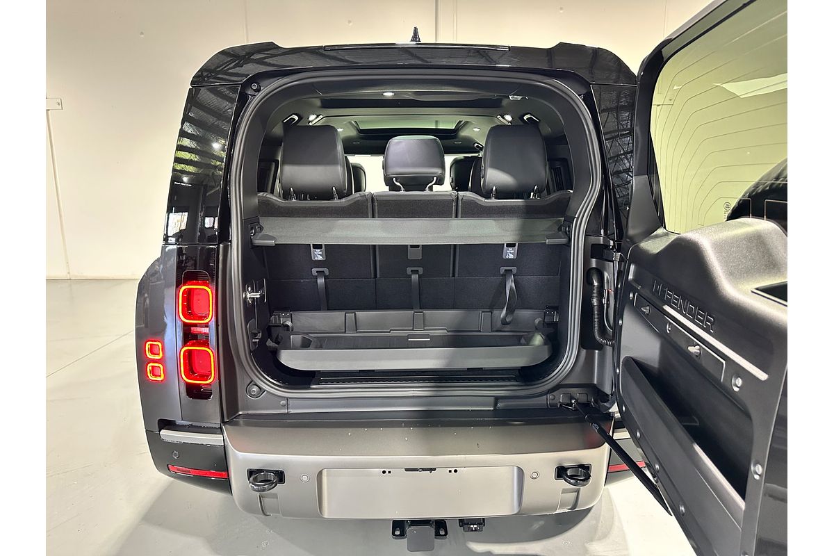 2025 Land Rover Defender 130 D350 X-Dynamic SE L663