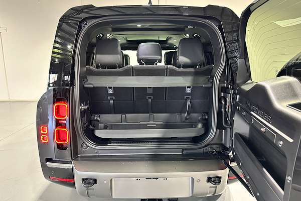 2025 Land Rover Defender 130 D350 X-Dynamic SE L663