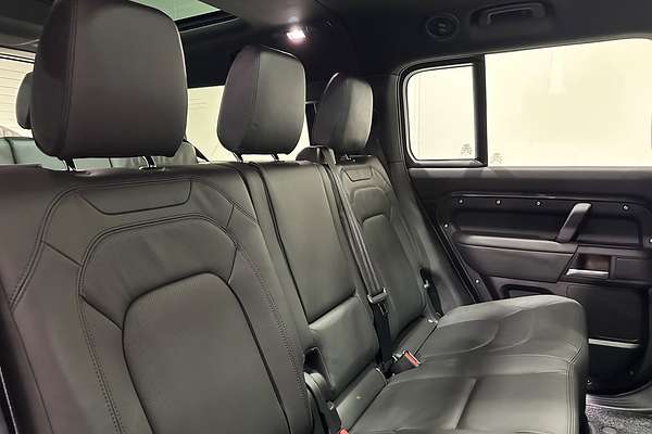 2025 Land Rover Defender 130 D350 X-Dynamic SE L663