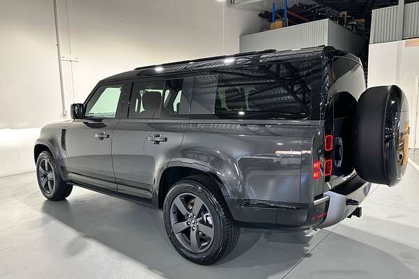 2025 Land Rover Defender 130 D350 X-Dynamic SE L663