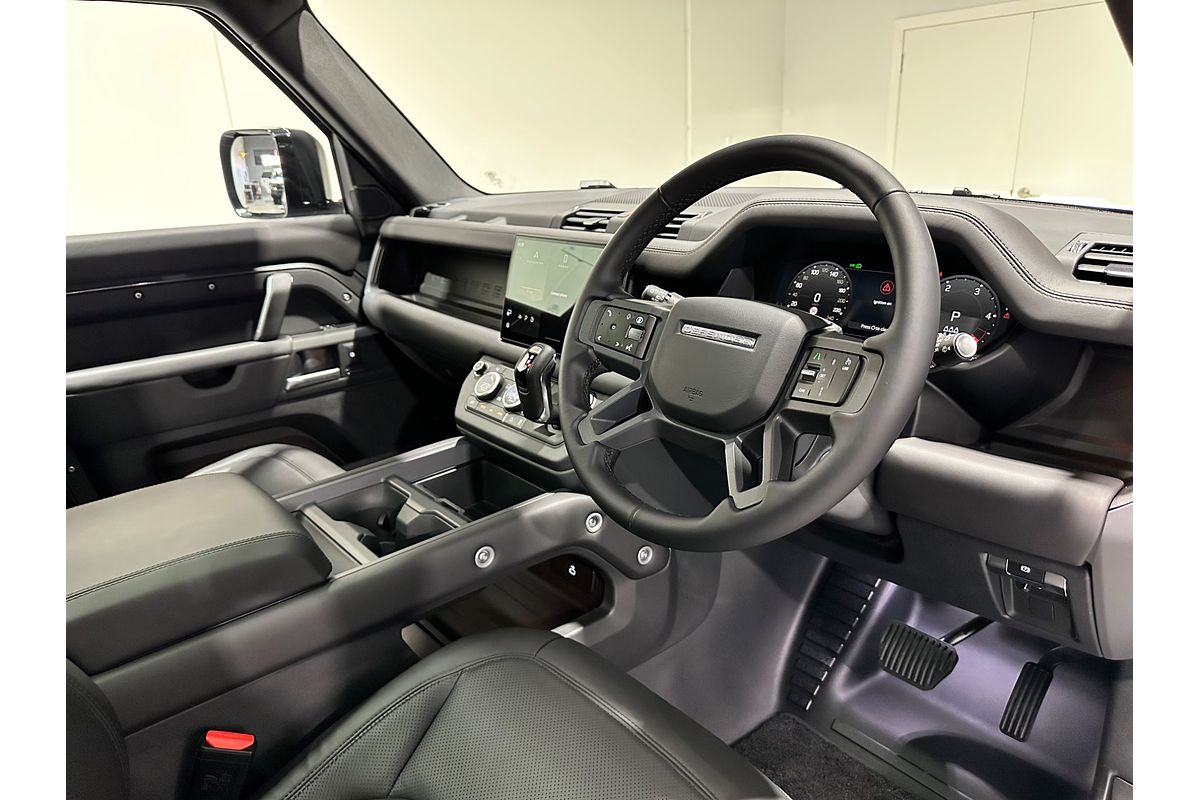 2025 Land Rover Defender 130 D350 X-Dynamic SE L663