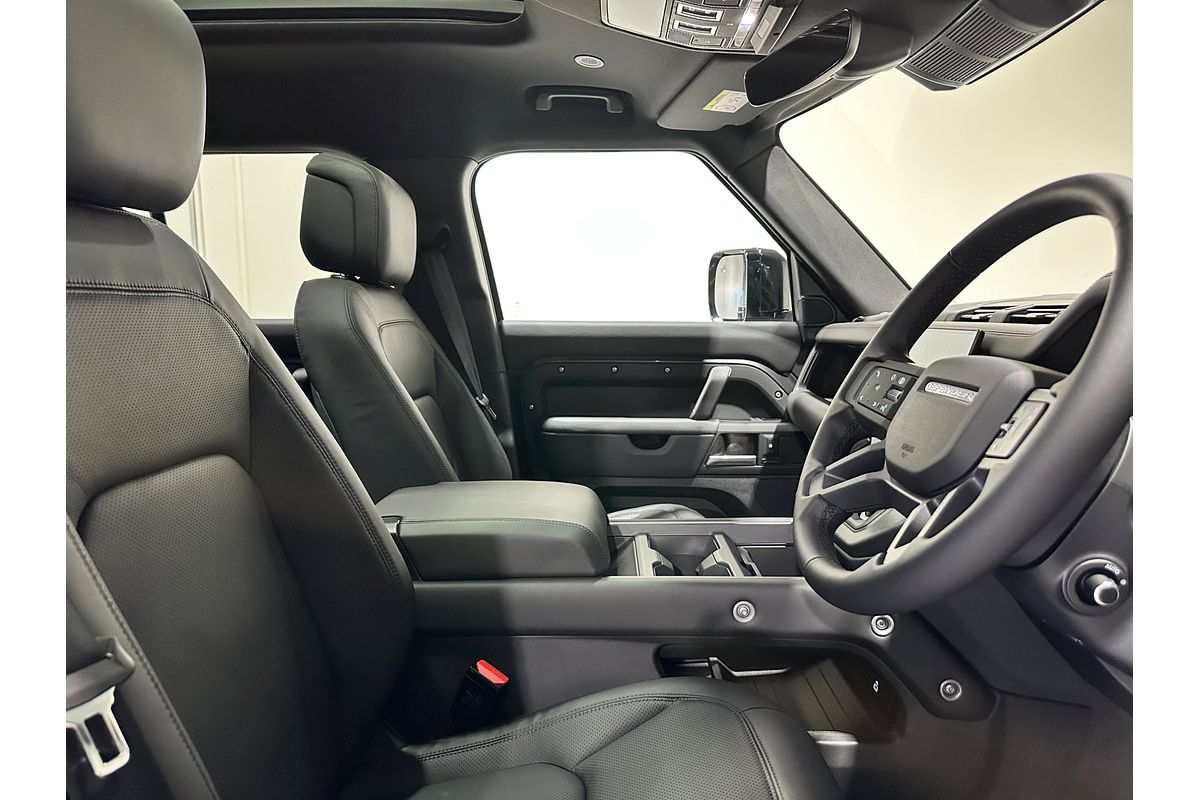 2025 Land Rover Defender 130 D350 X-Dynamic SE L663