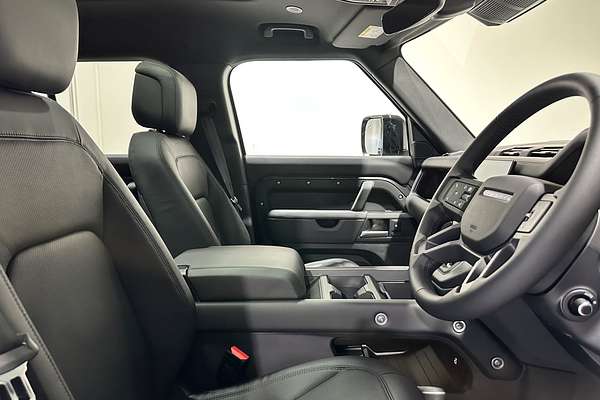 2025 Land Rover Defender 130 D350 X-Dynamic SE L663