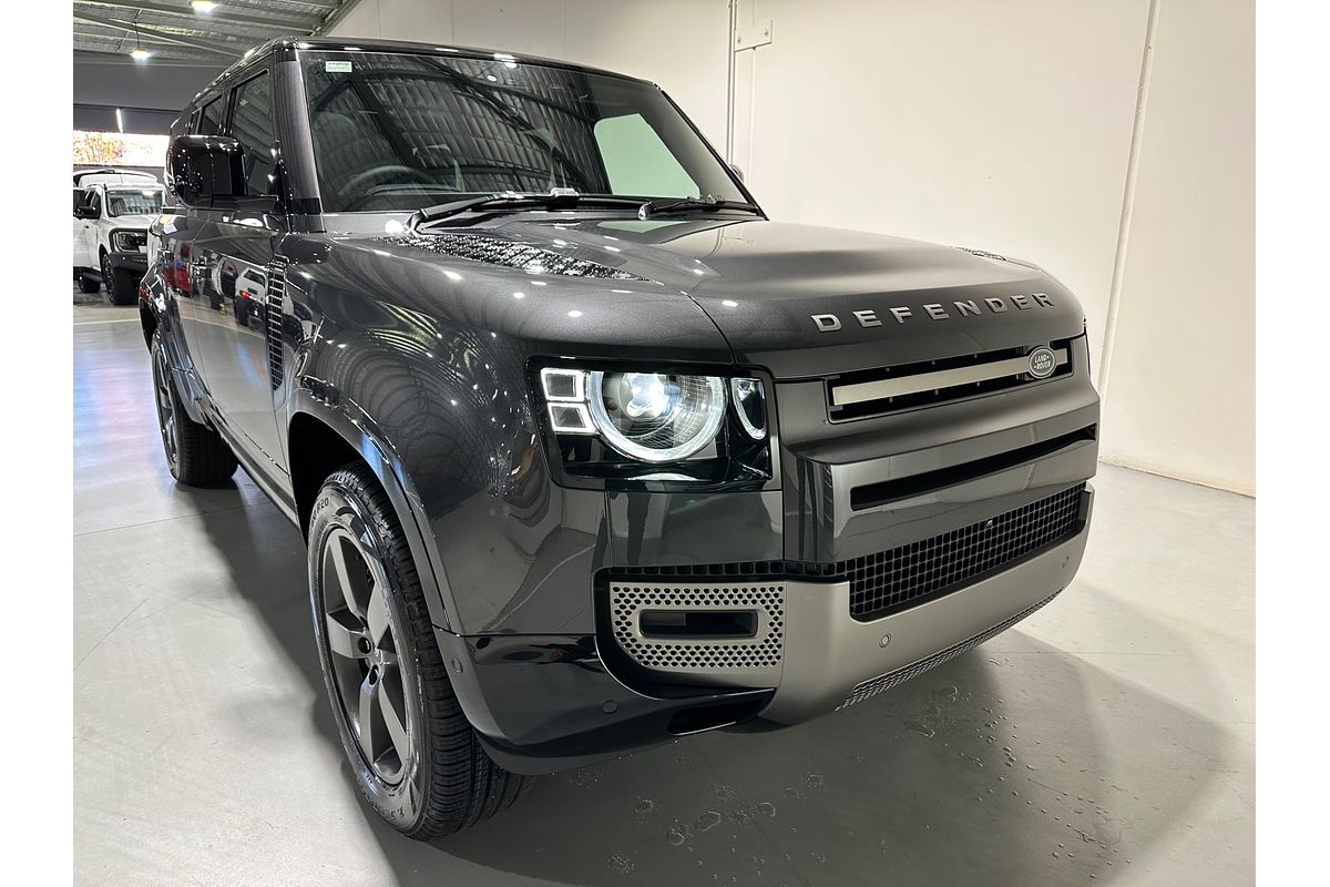 2025 Land Rover Defender 130 D350 X-Dynamic SE L663