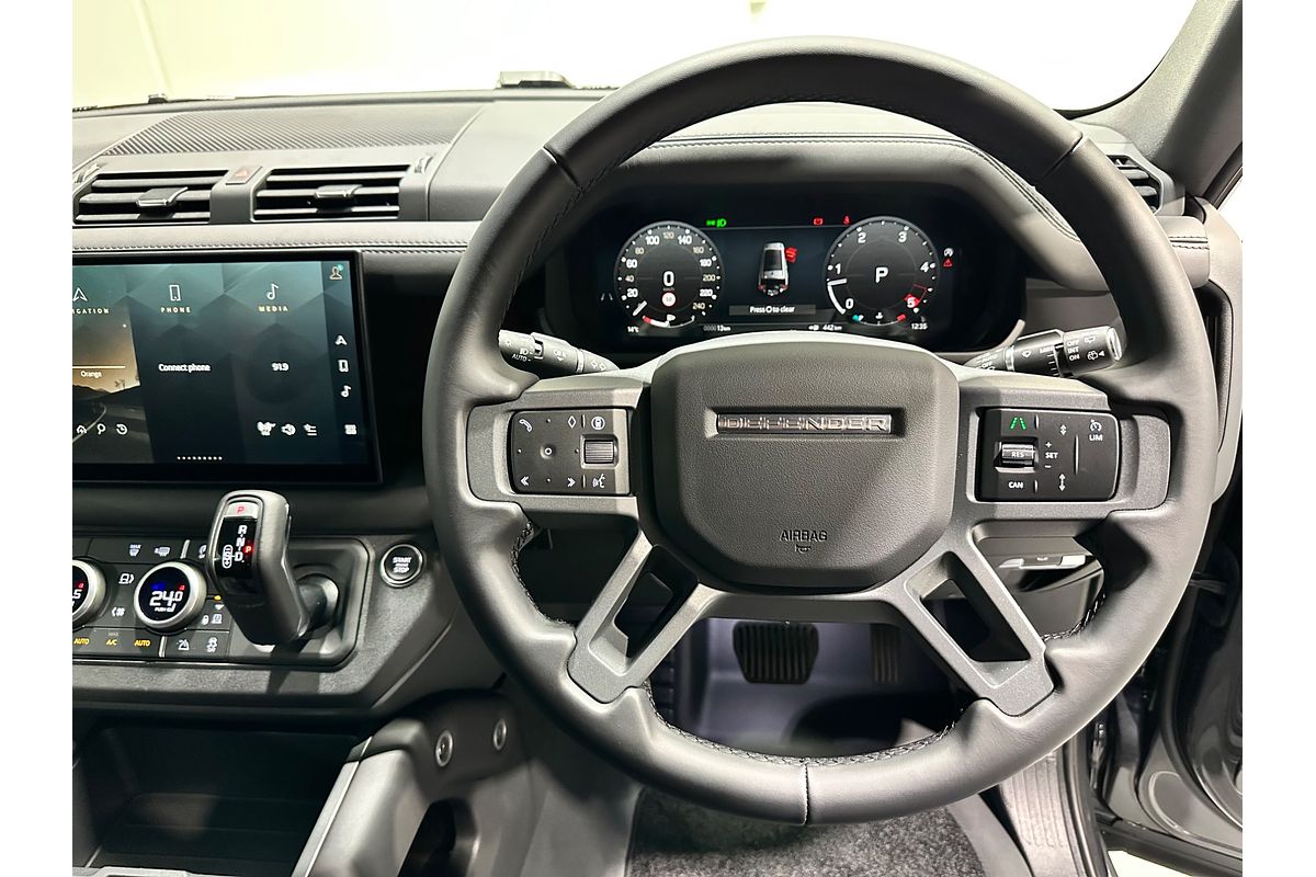 2025 Land Rover Defender 130 D350 X-Dynamic SE L663