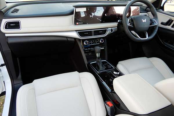 2025 Mahindra XUV700 AX7L MY25