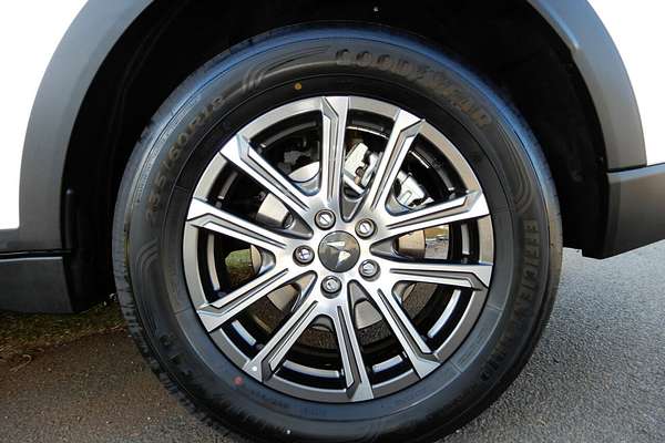 2025 Mahindra XUV700 AX7L MY25
