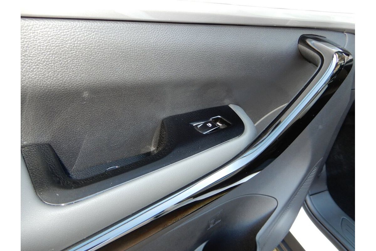 2025 Mahindra XUV700 AX7L MY25