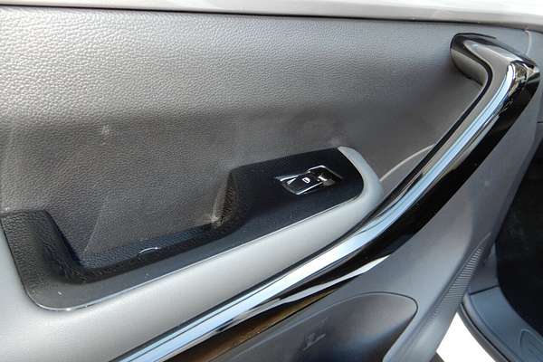 2025 Mahindra XUV700 AX7L MY25
