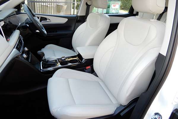 2025 Mahindra XUV700 AX7L MY25