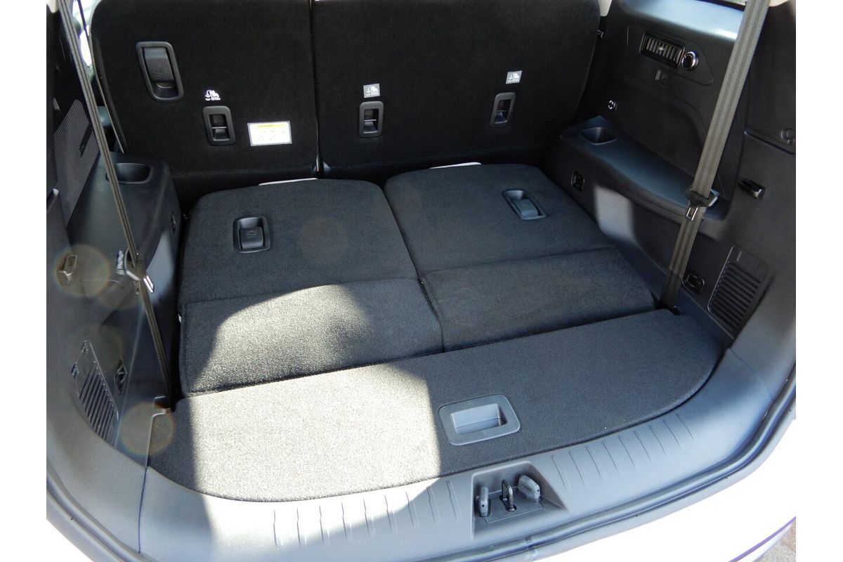 2025 Mahindra XUV700 AX7L MY25