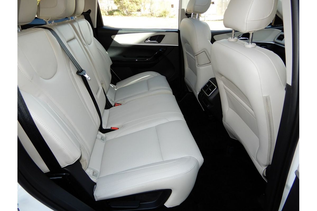 2025 Mahindra XUV700 AX7L MY25