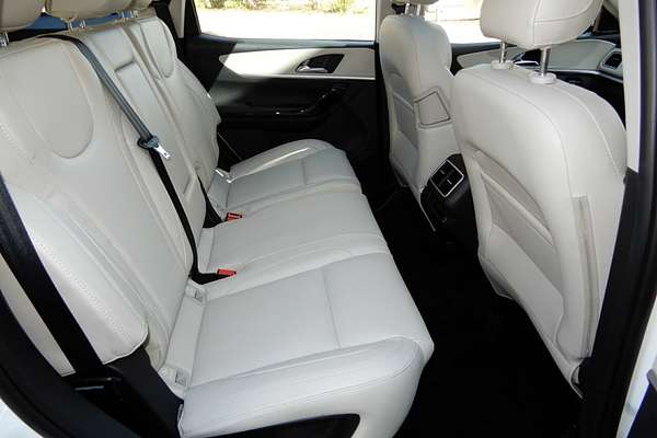 2025 Mahindra XUV700 AX7L MY25