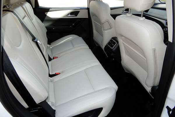 2025 Mahindra XUV700 AX7L MY25