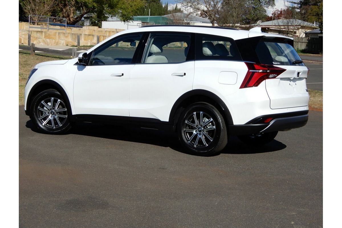 2025 Mahindra XUV700 AX7L MY25