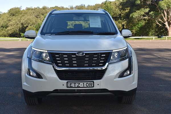 2021 Mahindra XUV500 W10