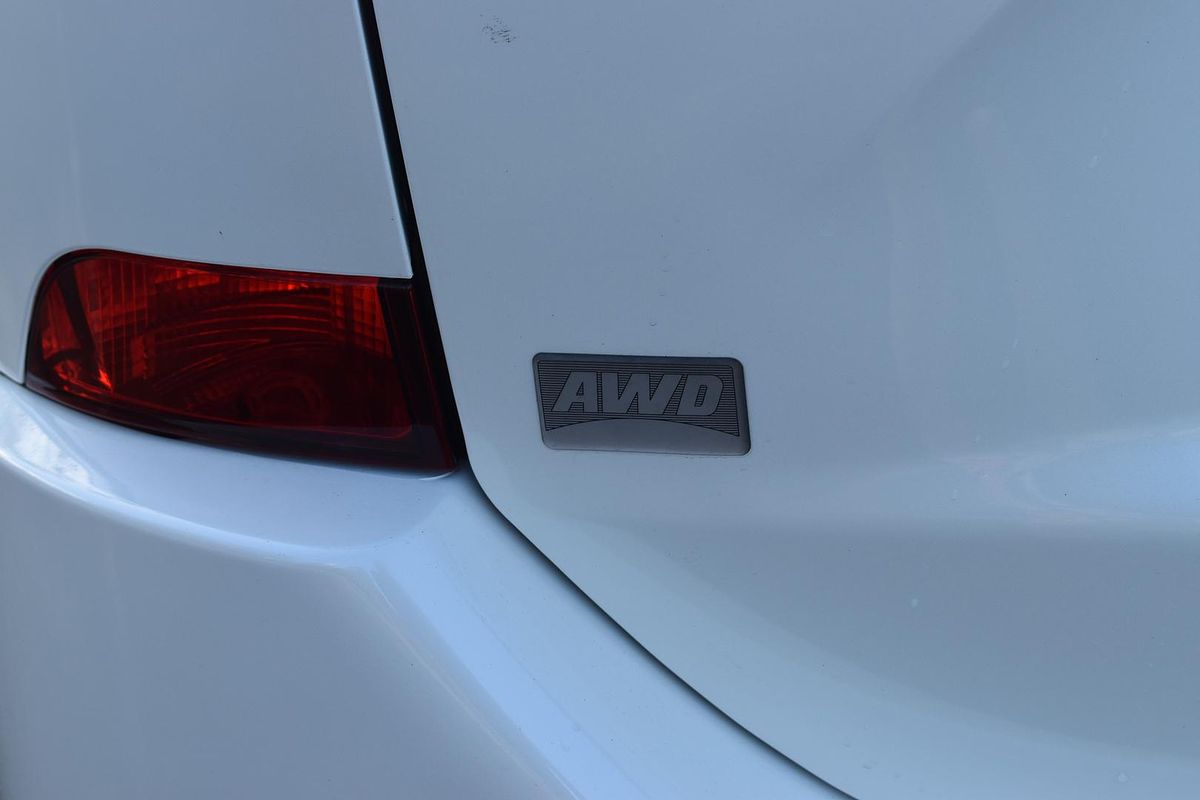 2021 Mahindra XUV500 W10
