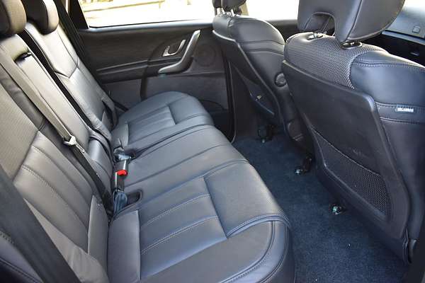 2021 Mahindra XUV500 W10