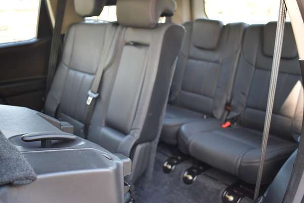 2021 Mahindra XUV500 W10