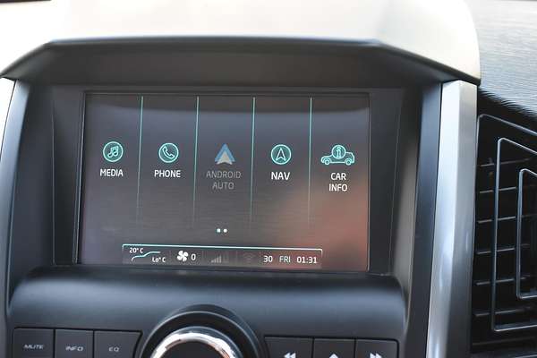 2021 Mahindra XUV500 W10