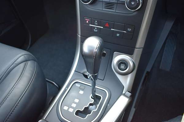2021 Mahindra XUV500 W10